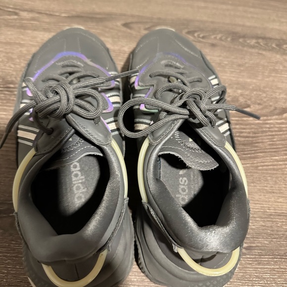 Adidas women’s shoes size 8 - Picture 5 of 7